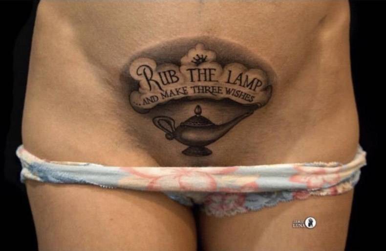 Tattoo boven vagina