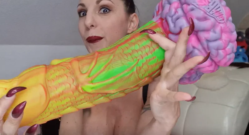 Penelope Black Diamond - BigBustyStar