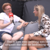 Elise van Vlaanderen wordt geinterviewd door Showbizz